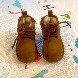 UGG toddler size 6 boots- like new